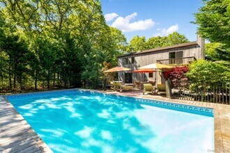 6 Strathmore Ct in Remsenburg, NY - Building Photo - Building Photo