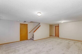 221 S Maize Rd in Wichita, KS - Foto de edificio - Building Photo