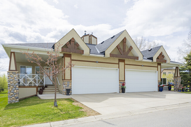 Dakotas Sky Ranch in Okotoks, AB - Building Photo - Building Photo