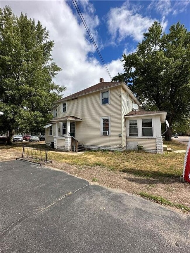 919 Main St in Black River Falls, WI - Building Photo - Building Photo
