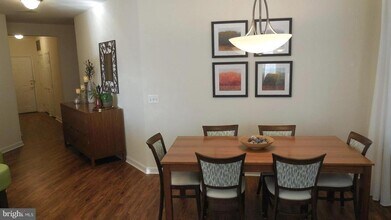 4320 Cannon Ridge Ct in Fairfax, VA - Foto de edificio - Building Photo