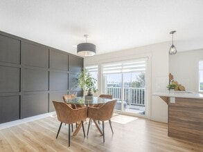 1391 Starling Dr NW in Edmonton, AB - Building Photo - Building Photo