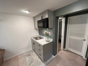 6572 Kelsey Point Cir in Alexandria, VA - Building Photo - Building Photo