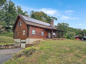 698 Leetes Island Rd in Branford, CT - Building Photo - Building Photo