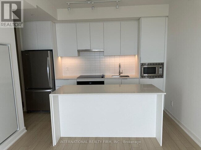 3071 Trafalgar Rd in Oakville, ON - Building Photo - Building Photo