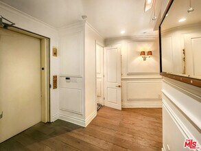 10727 Wilshire Blvd in Los Angeles, CA - Building Photo - Building Photo