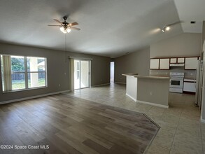 784 Munich St NW in Palm Bay, FL - Building Photo - Building Photo