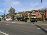 Burbank Apartments in North Hollywood, CA - Foto de edificio - Building Photo