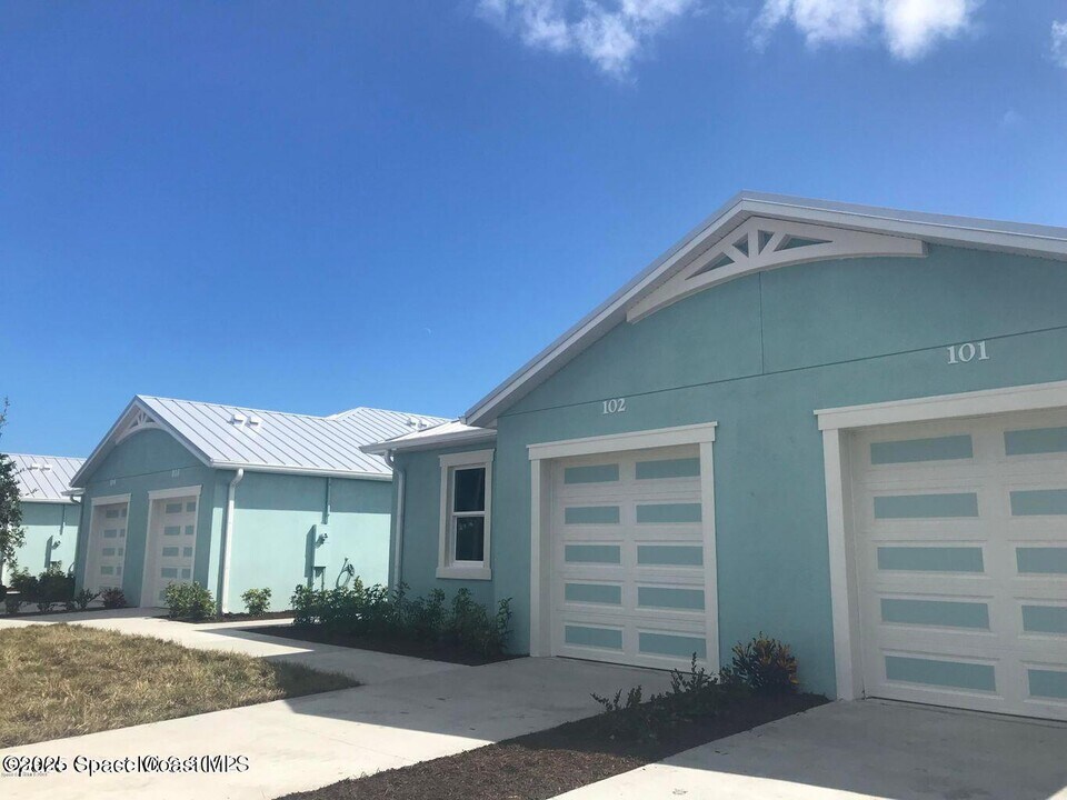 1 Artemis Blvd in Merritt Island, FL - Building Photo