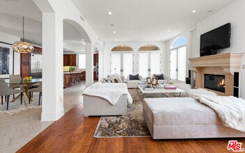 420 S Hamel Rd in Los Angeles, CA - Building Photo - Building Photo