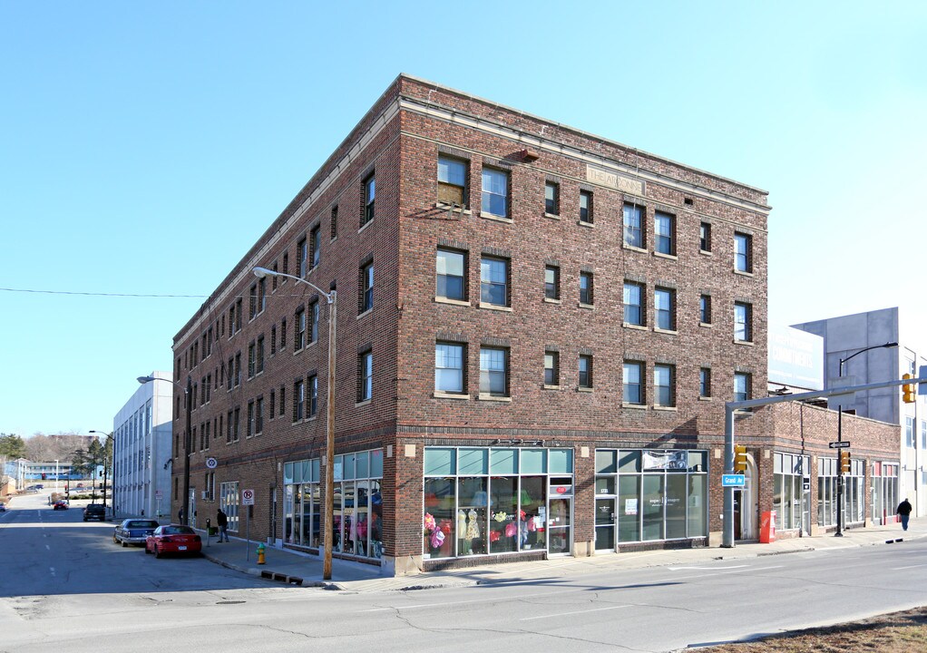 Gateway Lofts in Des Moines, IA - Building Photo