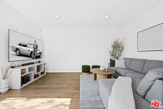 118 Kings Rd in Los Angeles, CA - Building Photo - Building Photo
