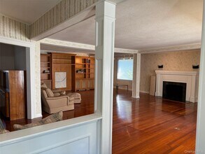 185 S Country Rd in East Patchogue, NY - Building Photo - Building Photo