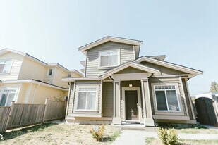 7459 15th Av in Burnaby, BC - Building Photo