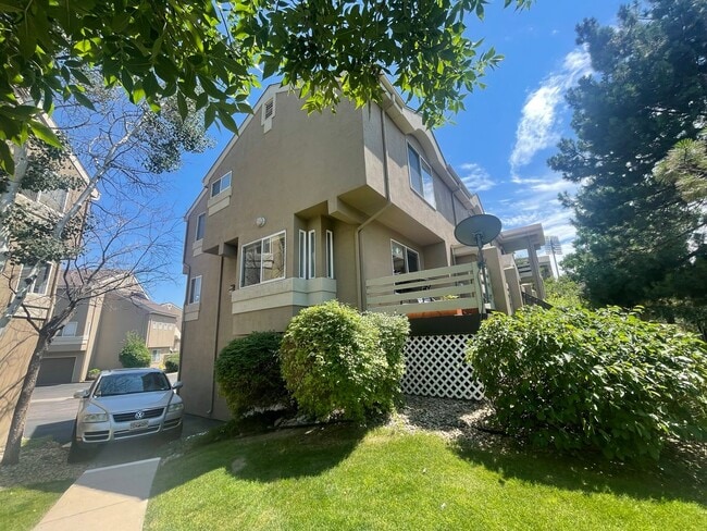 property at 4525 E Kentucky Cir