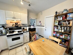 378 Washington St, Unit 2 in Somerville, MA - Building Photo - Building Photo