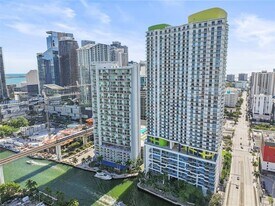 185 SW 7th St, Unit 3403 in Miami, FL - Building Photo