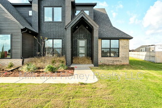 2101 Dax Ln in Goldsby, OK - Foto de edificio - Building Photo