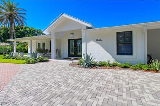 1555 Crayton Rd in Naples, FL - Building Photo - Building Photo