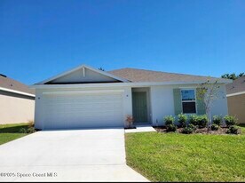 8431 Clearway Dr in Wildwood, FL - Building Photo