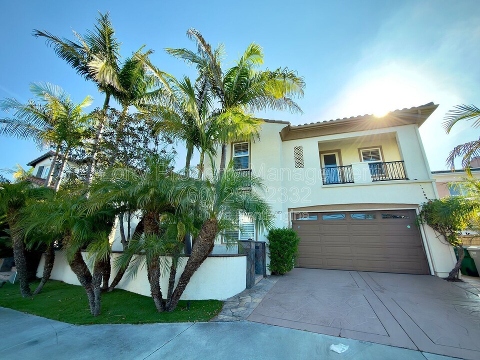 13073 Dressage Ln in San Diego, CA - Building Photo