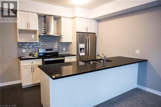 142 Oat Ln in Kitchener, ON - Building Photo - Building Photo