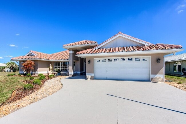 12 Brentwood Ln in Englewood, FL - Building Photo - Building Photo