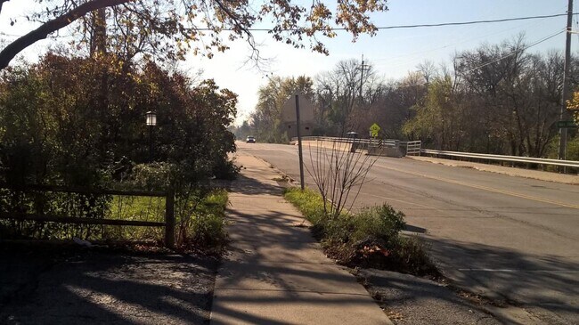 2325 S 17th Ave in North Riverside, IL - Building Photo - Building Photo