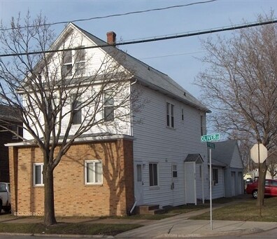 819 Oliver St in North Tonawanda, NY - Building Photo