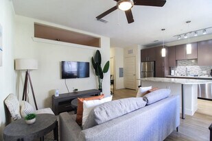 1957 Fountain View Dr in Houston, TX - Building Photo