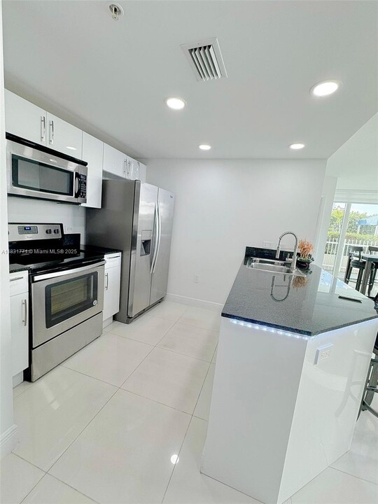 1871 NW S River Dr in Miami, FL - Building Photo
