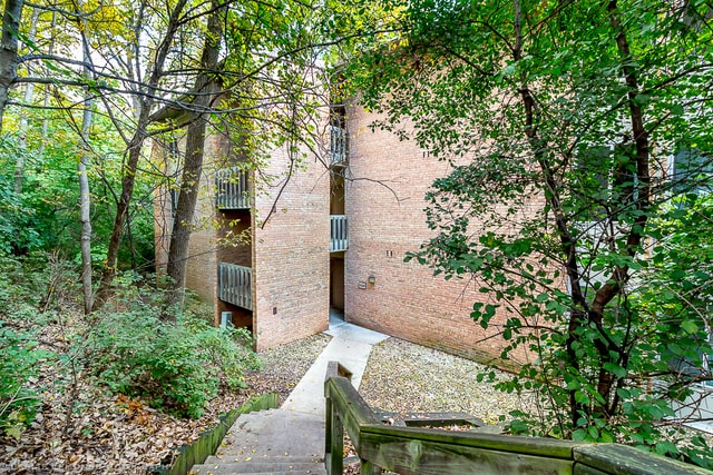 6006 Forest View Rd in Lisle, IL - Building Photo
