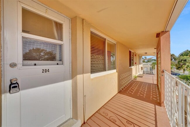 2909 Middle River Dr in Fort Lauderdale, FL - Building Photo - Building Photo