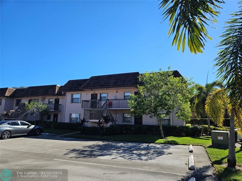 10334 NW 11th St in Pembroke Pines, FL - Building Photo