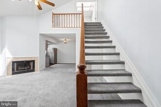 12108 Green Leaf Ct in Fairfax, VA - Building Photo - Building Photo
