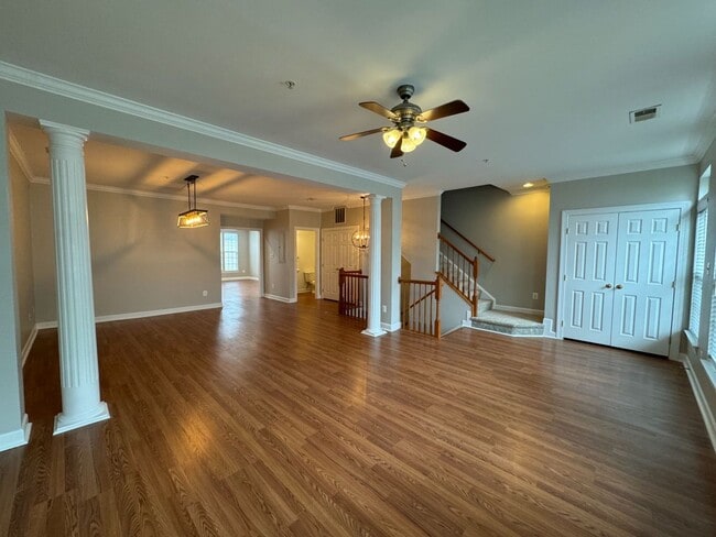 2570 Eastbourne Dr in Leesylvania, VA - Building Photo - Building Photo