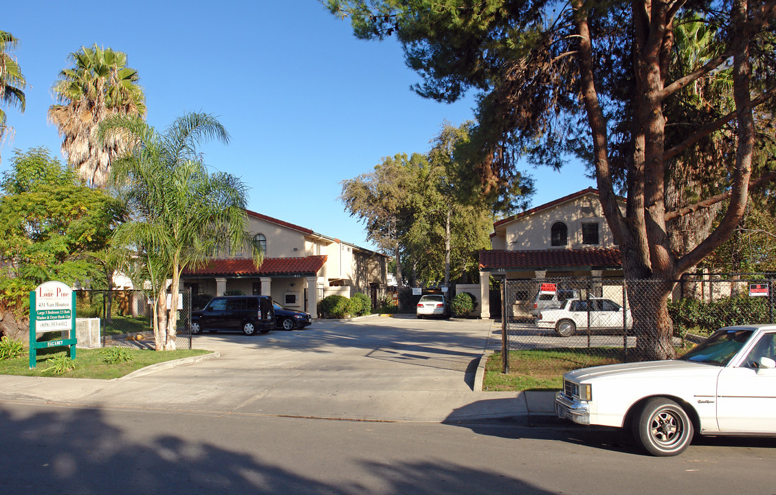 Lone Pine Townhome Apartments in El Cajon, CA - Building Photo