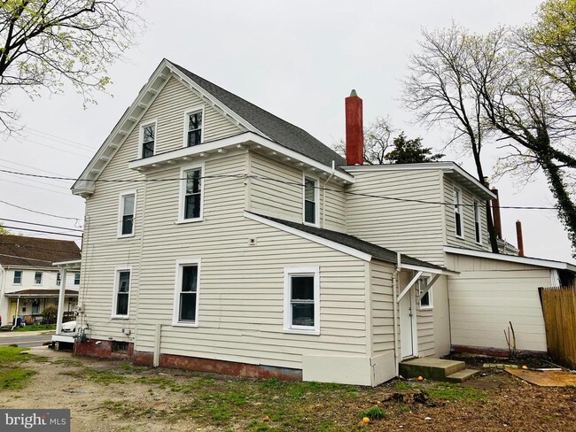 property at 476 N Pearl St