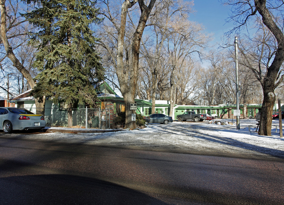 Navajo Apartments in Colorado Springs, CO - Building Photo