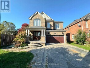 38 Vipond Rd in Whitby, ON - Building Photo - Building Photo