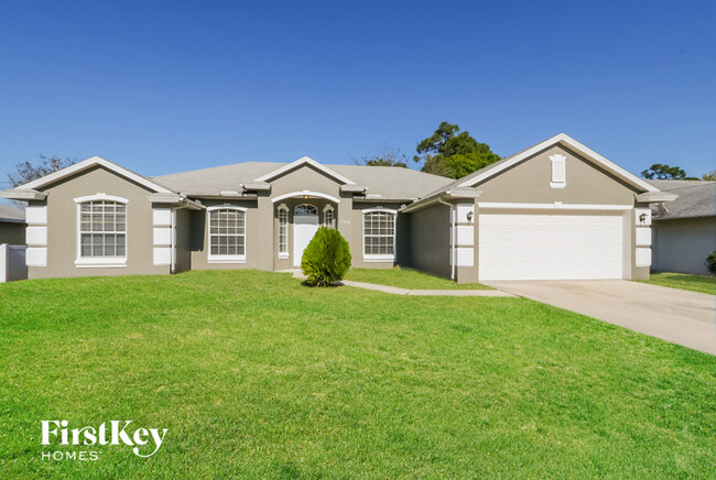 property at 1916 SW Glenco St