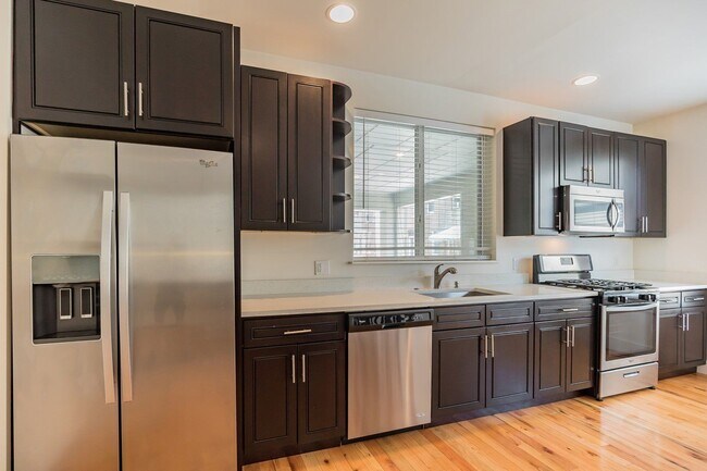 910 N 19th St in Philadelphia, PA - Building Photo - Building Photo