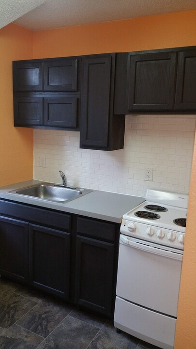 36 Pine St, Unit 2 front in Binghamton, NY - Building Photo