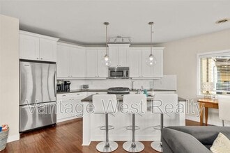 4305-4038 Pritchard Dr in West Kelowna, BC - Building Photo - Building Photo