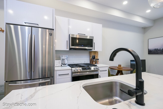 2301 Ontario Rd NW, Unit 102 in Washington, DC - Foto de edificio - Building Photo