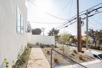 The Coastal Apartments in Santa Monica, CA - Foto de edificio - Building Photo