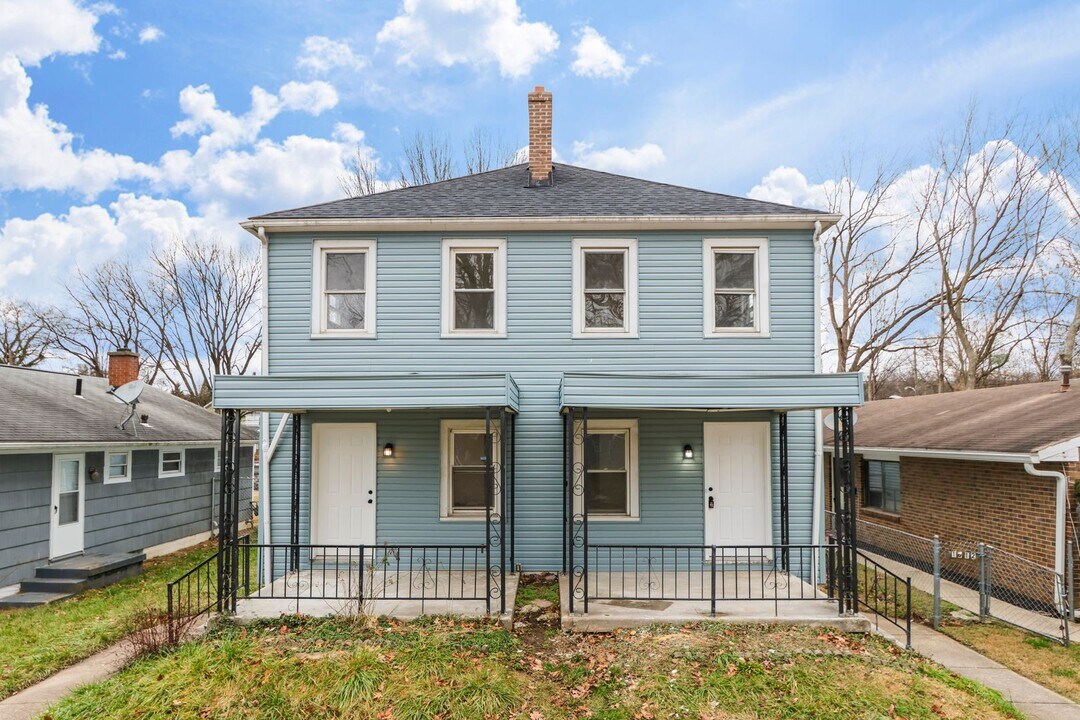 1806 Kent St in Columbus, OH - Building Photo