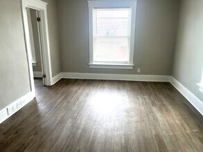 820 Wayne St, Unit 2 in Erie, PA - Foto de edificio - Building Photo