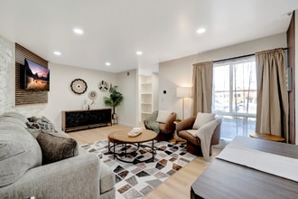 1676 W Orangewood Ave in Anaheim, CA - Building Photo - Building Photo