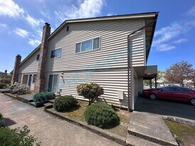 2817 NE Rene Ave in Gresham, OR - Building Photo